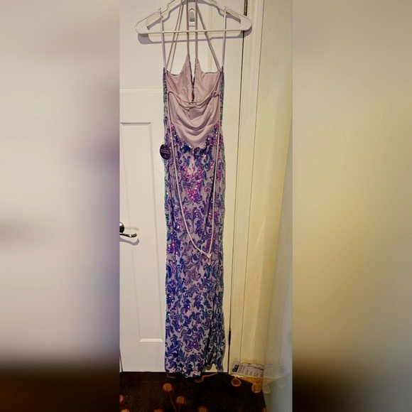 NWT WINDSOR FLOOR LENGTH LAVENDER WITH PURPLE SPARKLE PATTERN - Picture 1 of 2